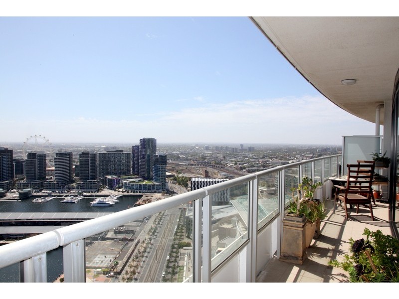 3303/100 Harbour Esplanade, Docklands VIC 3008