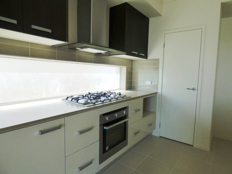 83 Broadbeach Circuit, Sanctuary Lakes VIC 3030