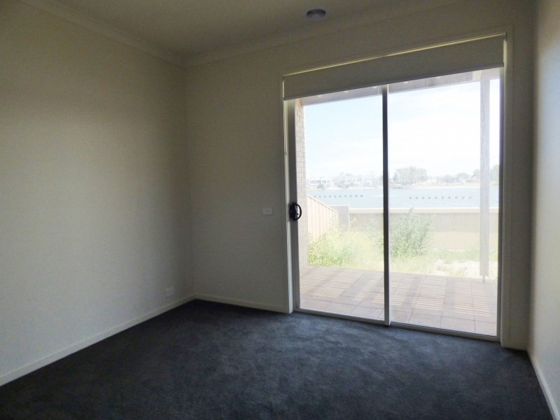 83 Broadbeach Circuit, Sanctuary Lakes VIC 3030