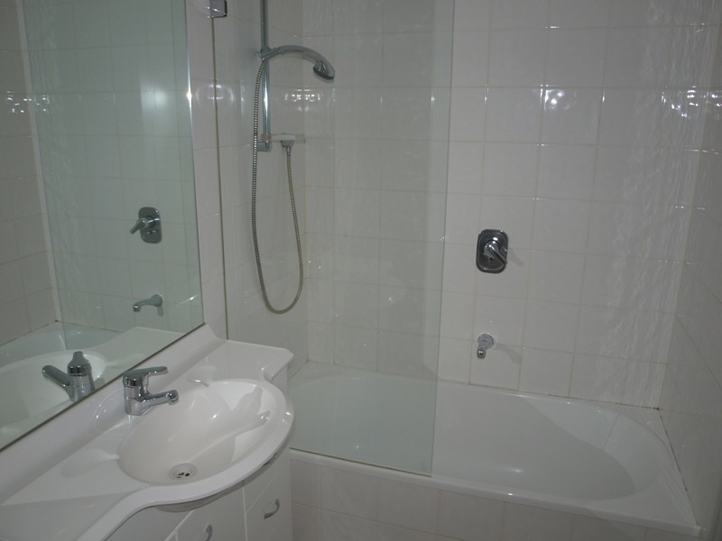 REF 22618/99 Whiteman Street, Southbank VIC 3006