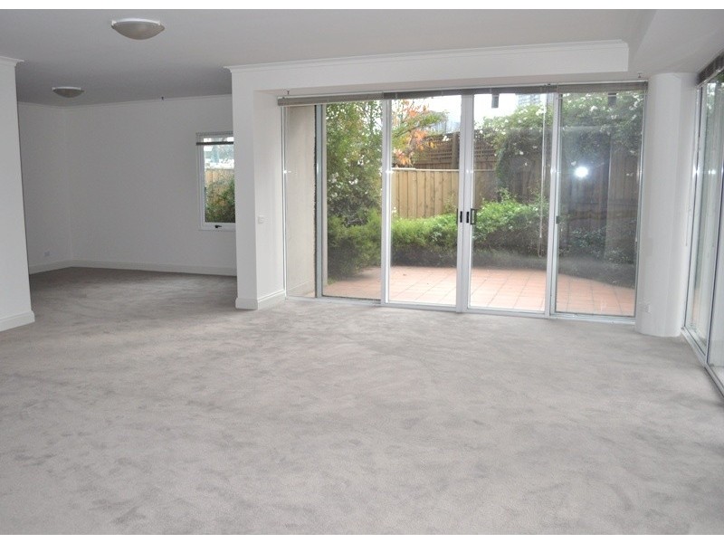 REF 22619/8 Wells Street, Southbank VIC 3006