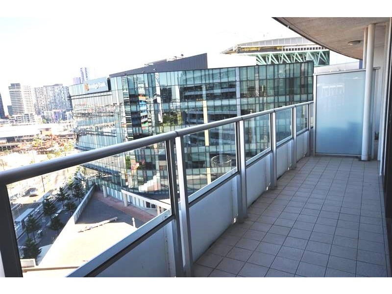 1005/100 Harbour Esplanade, Docklands VIC 3008