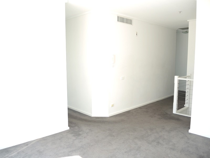 REF 22666/99 Whiteman Street, Southbank VIC 3006
