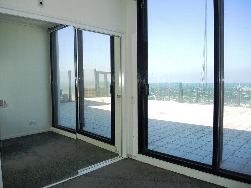 REF 22666/99 Whiteman Street, Southbank VIC 3006
