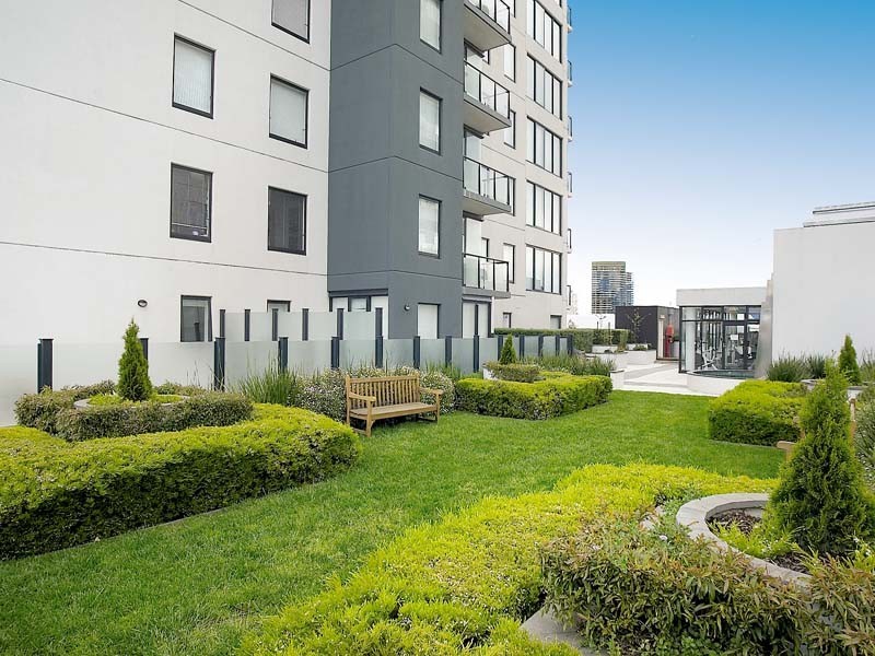 REF 22666/99 Whiteman Street, Southbank VIC 3006