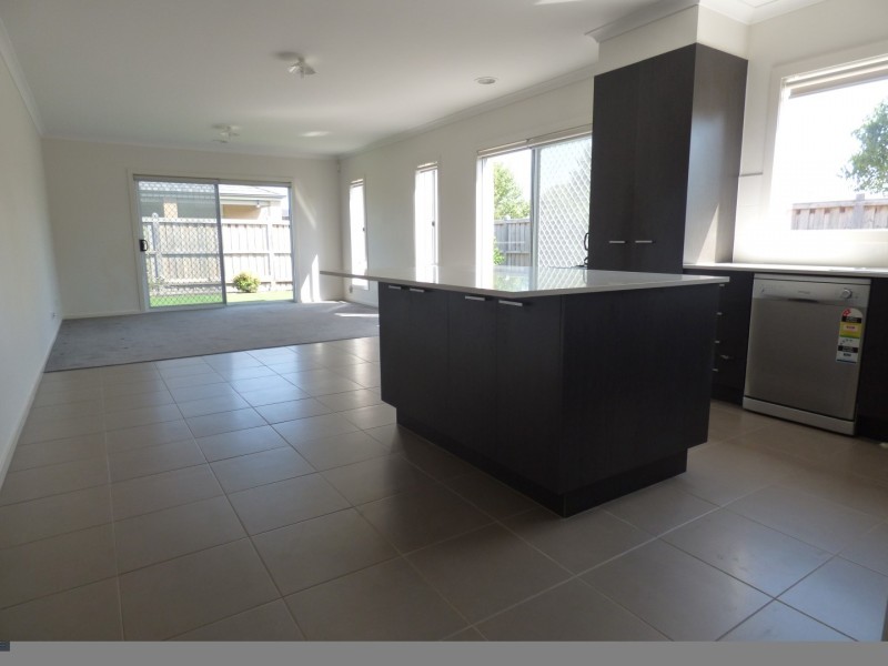 16 GRANDPARK CIRCUIT, Point Cook VIC 3030