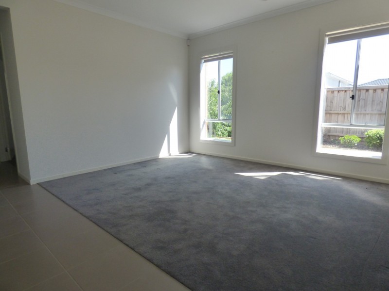 16 GRANDPARK CIRCUIT, Point Cook VIC 3030