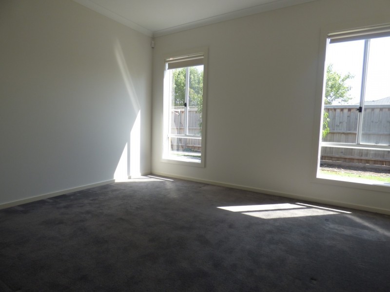 16 GRANDPARK CIRCUIT, Point Cook VIC 3030