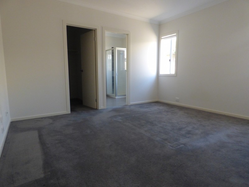 16 GRANDPARK CIRCUIT, Point Cook VIC 3030