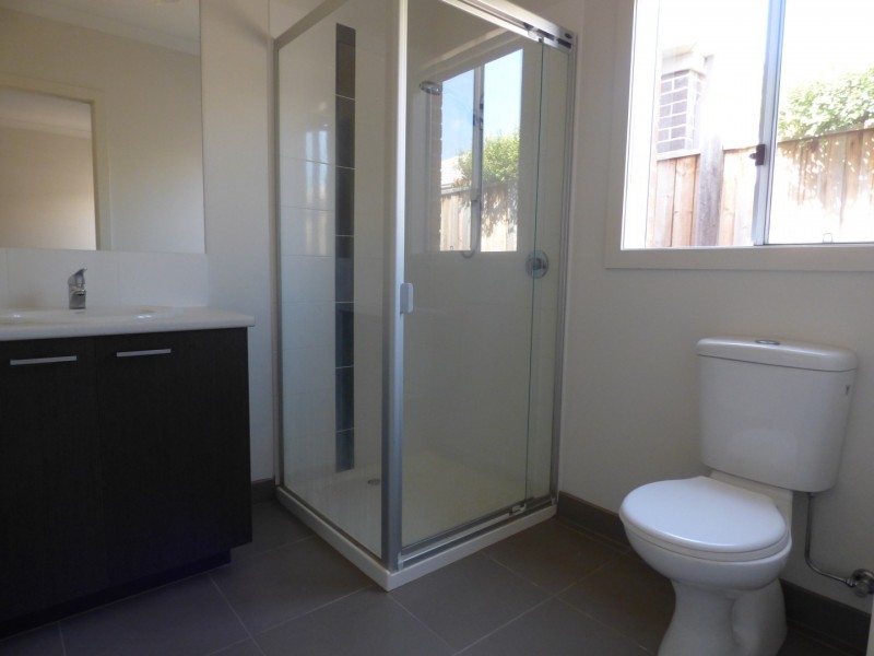 16 GRANDPARK CIRCUIT, Point Cook VIC 3030