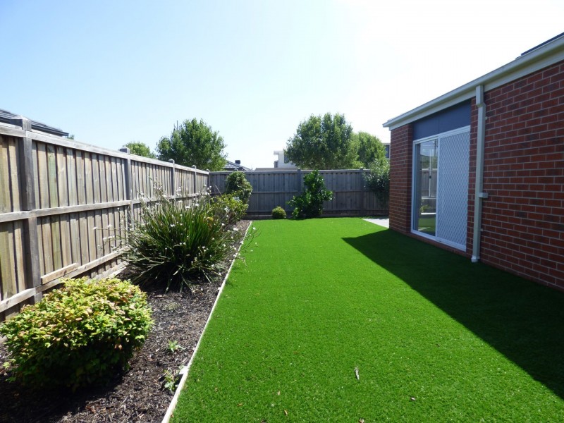 16 GRANDPARK CIRCUIT, Point Cook VIC 3030