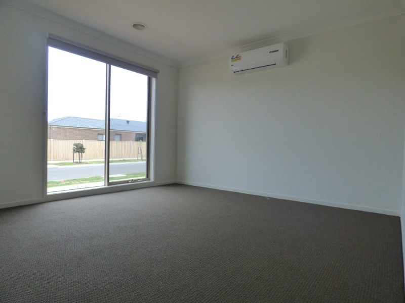 12 Farmers Way, Point Cook VIC 3030