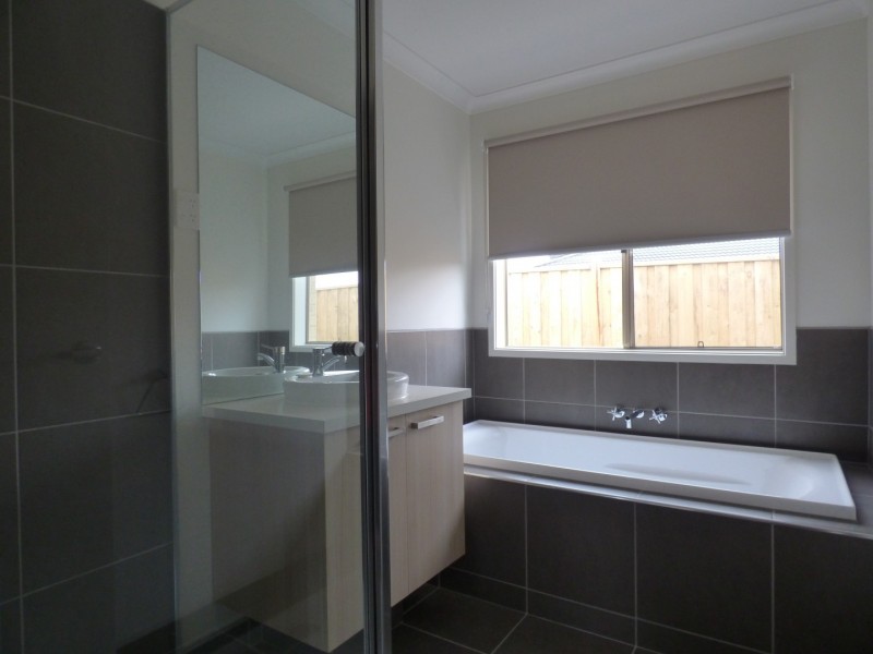 12 Farmers Way, Point Cook VIC 3030