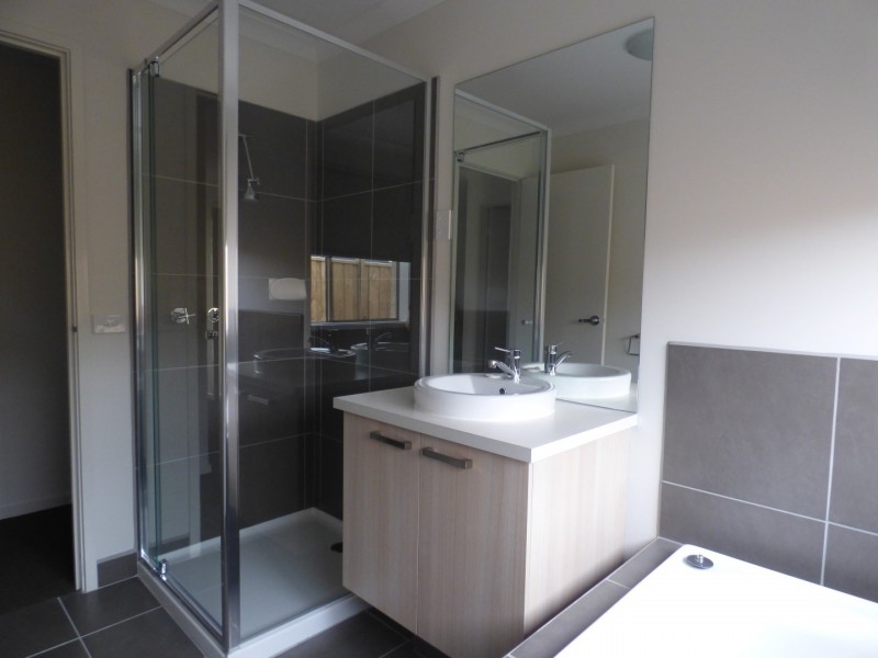 12 Farmers Way, Point Cook VIC 3030