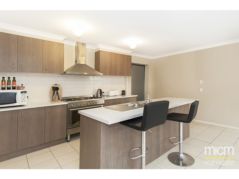 2 Saffron Place, Point Cook VIC 3030