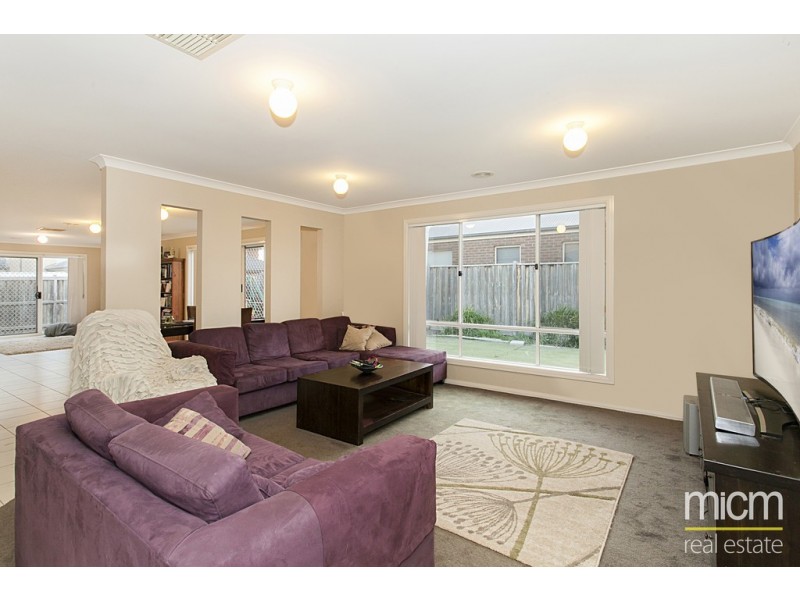 2 Saffron Place, Point Cook VIC 3030