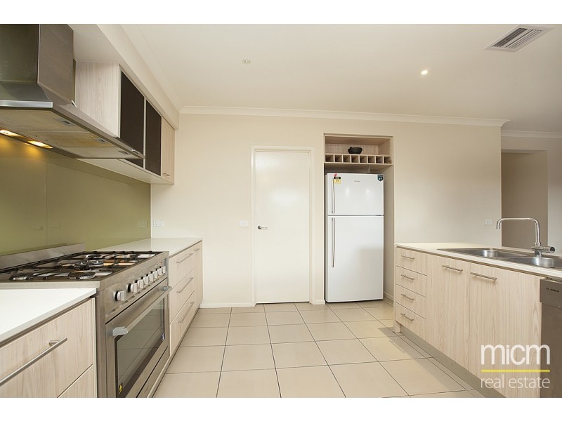 25 Tobago Avenue, Point Cook VIC 3030