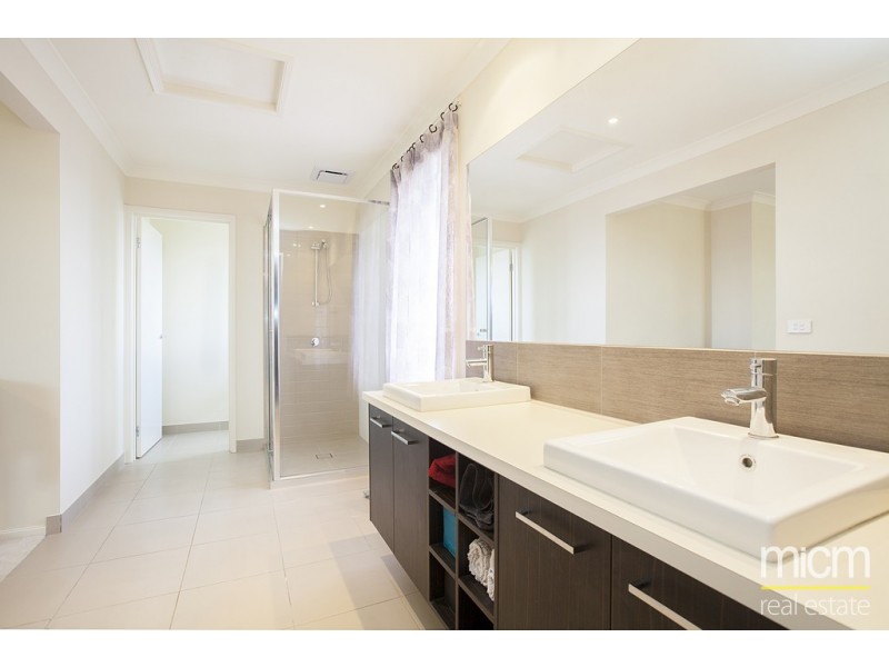 25 Tobago Avenue, Point Cook VIC 3030