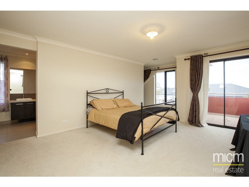 25 Tobago Avenue, Point Cook VIC 3030