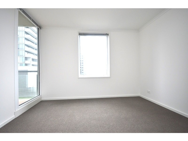 REF 22708/79 Whiteman Street, Southbank VIC 3006