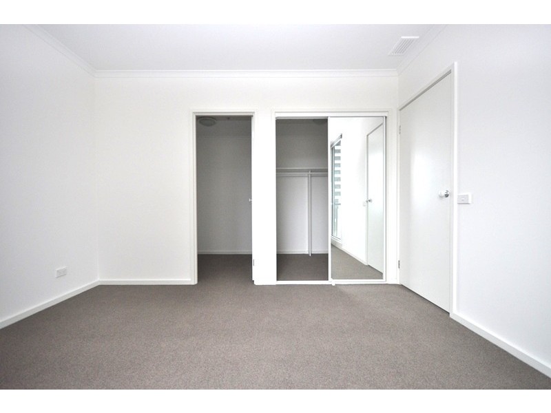 REF 22708/79 Whiteman Street, Southbank VIC 3006