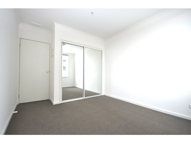 REF 22708/79 Whiteman Street, Southbank VIC 3006