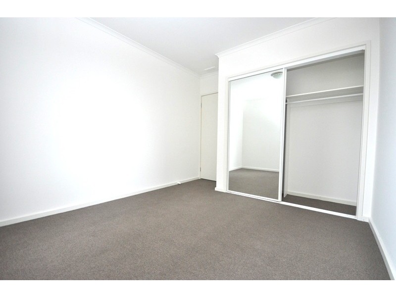 REF 22708/79 Whiteman Street, Southbank VIC 3006