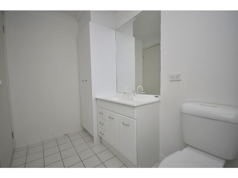 REF 22708/79 Whiteman Street, Southbank VIC 3006