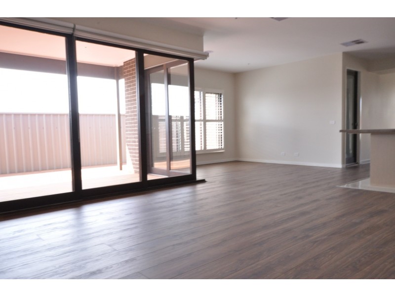 11 Starburst Avenue, Truganina VIC 3029