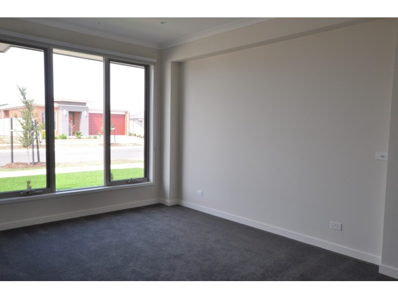 11 Starburst Avenue, Truganina VIC 3029