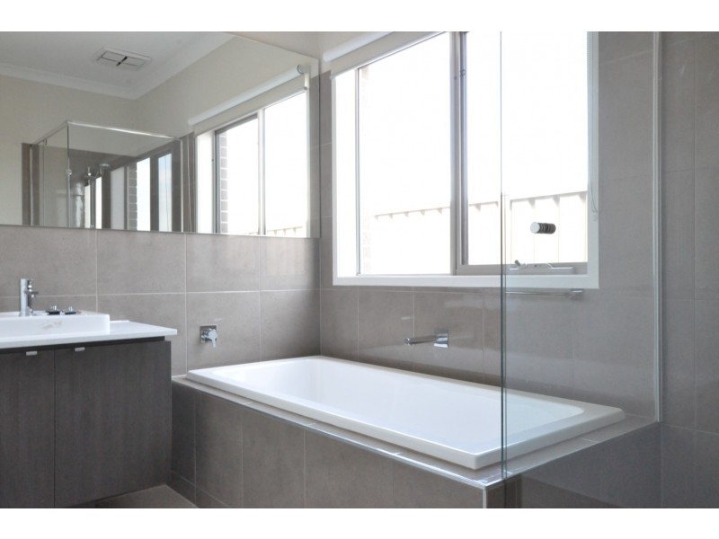 11 Starburst Avenue, Truganina VIC 3029