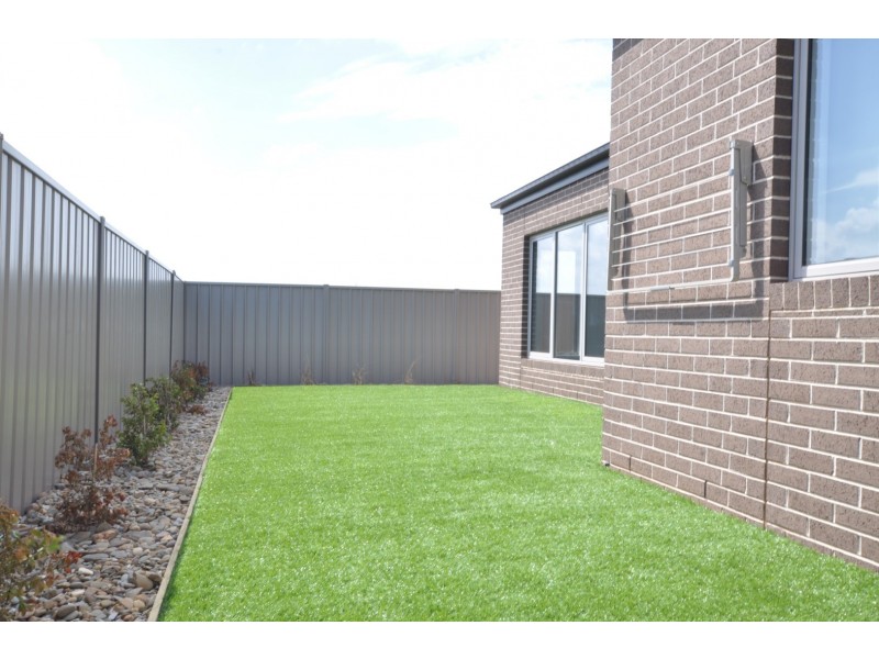 11 Starburst Avenue, Truganina VIC 3029