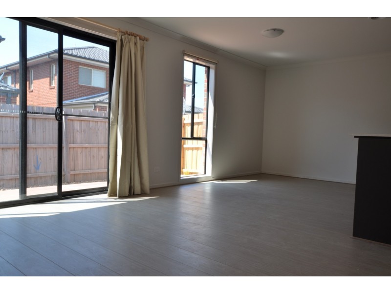 71 Sunnybank Drive, Point Cook VIC 3030