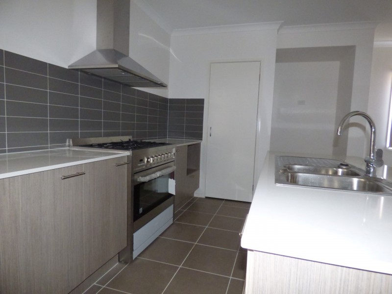 37 Birchmore Circuit, Truganina VIC 3029