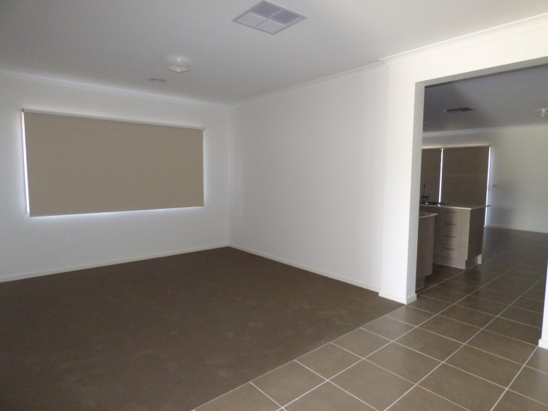 37 Birchmore Circuit, Truganina VIC 3029