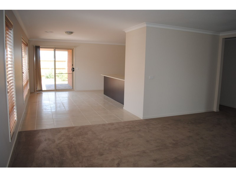 15 Warunda Parade, Point Cook VIC 3030