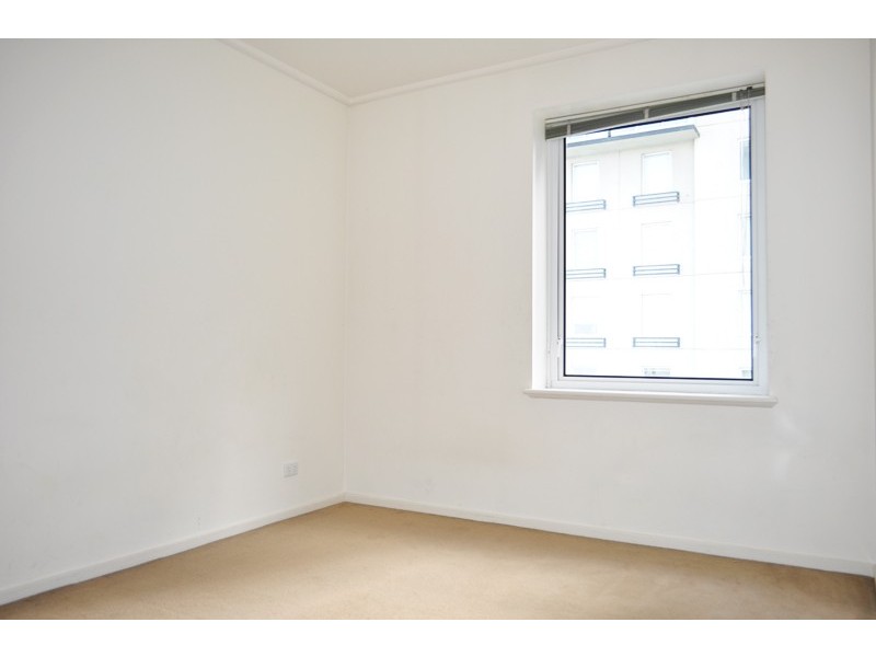 REF 22745/83 Whiteman Street, Southbank VIC 3006