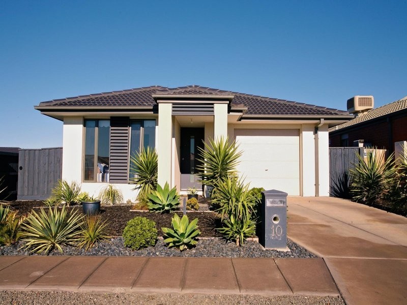 10 Windsong Way, Point Cook VIC 3030
