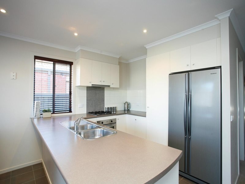 10 Windsong Way, Point Cook VIC 3030