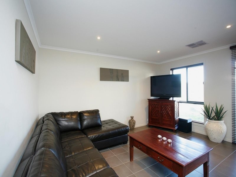 10 Windsong Way, Point Cook VIC 3030