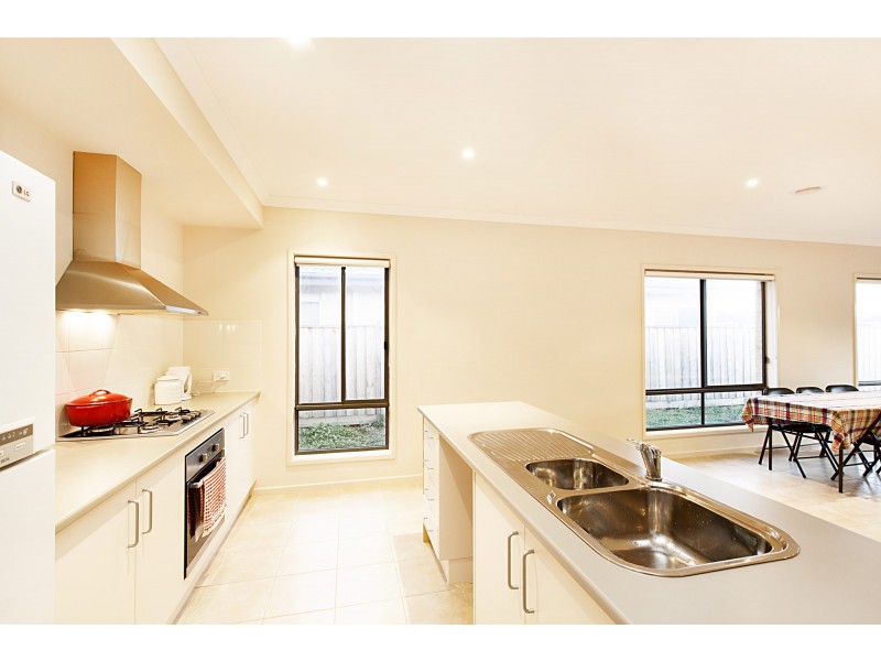30 The Esplanade, Sanctuary Lakes VIC 3030