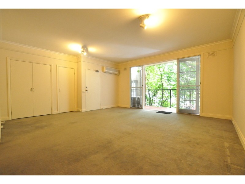 REF 22779/58 Leicester Street, Carlton VIC 3053