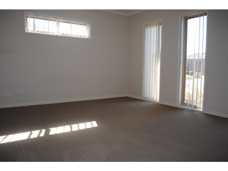 23 Grassbird Drive, Point Cook VIC 3030