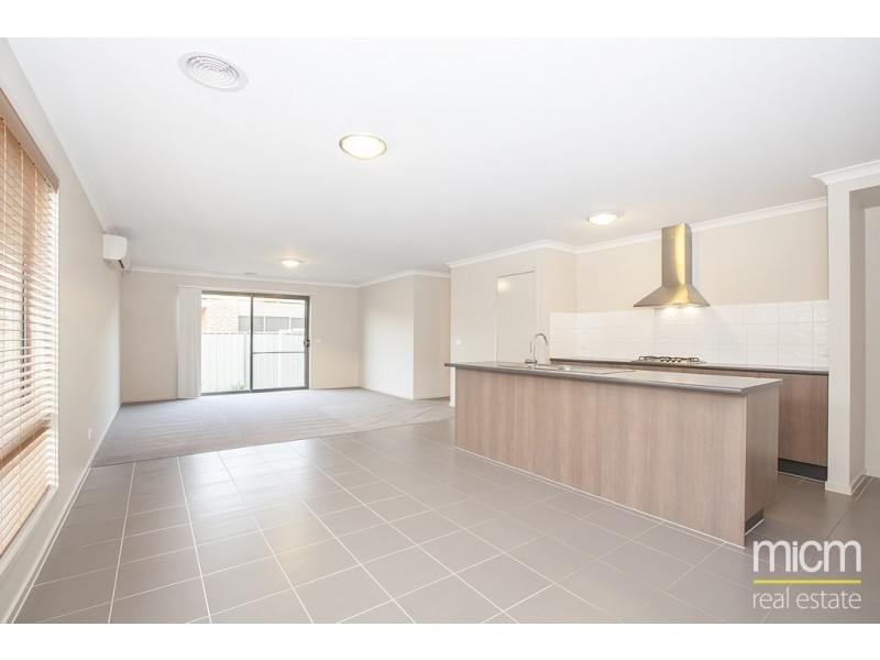 13 Runlet Drive, Point Cook VIC 3030