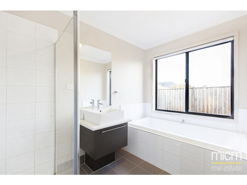 13 Runlet Drive, Point Cook VIC 3030