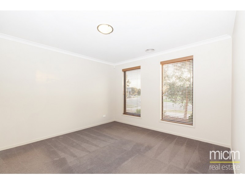 13 Runlet Drive, Point Cook VIC 3030