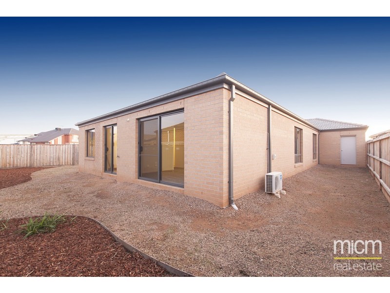 13 Runlet Drive, Point Cook VIC 3030