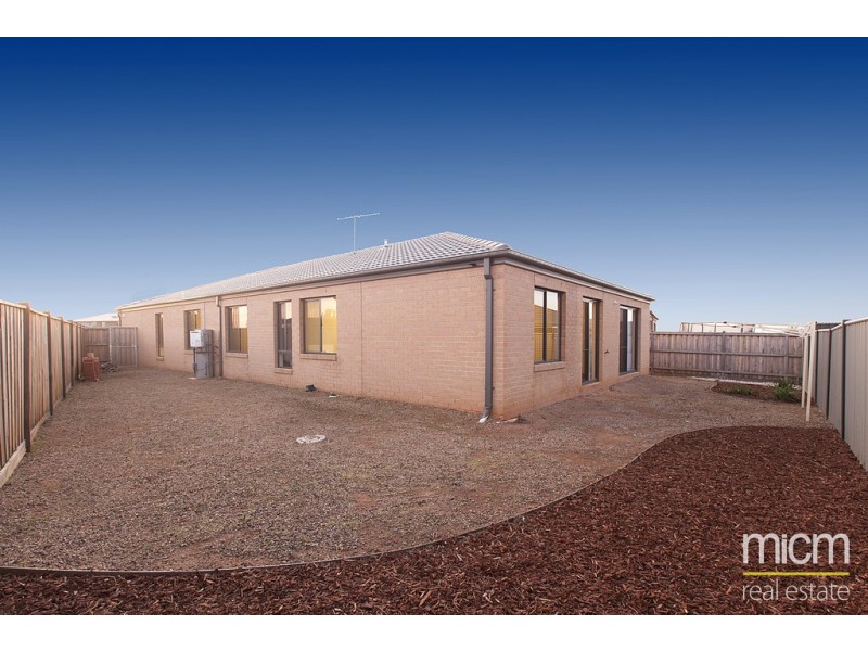 13 Runlet Drive, Point Cook VIC 3030