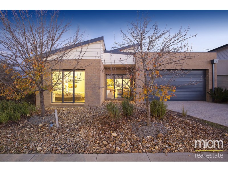 14 Feather Place, Point Cook VIC 3030