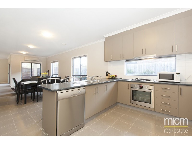 14 Feather Place, Point Cook VIC 3030